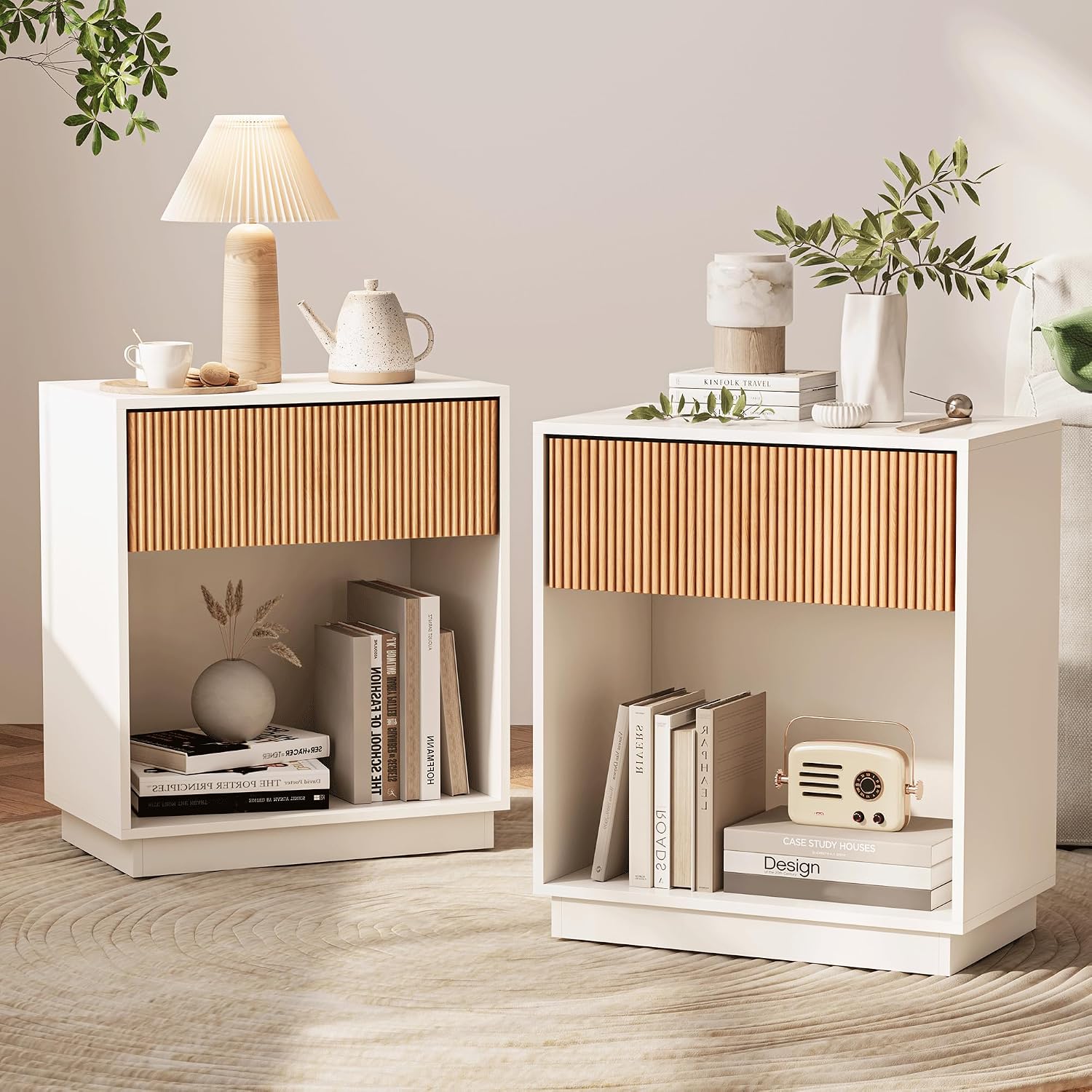 Desk Setup Oak - 溝付きナイトスタンド2個セット モダンなベッドサイドテーブル 引き出しと収納棚付き 木製エンドテーブル ミッドセンチュリーナイトスタンド 寝室
