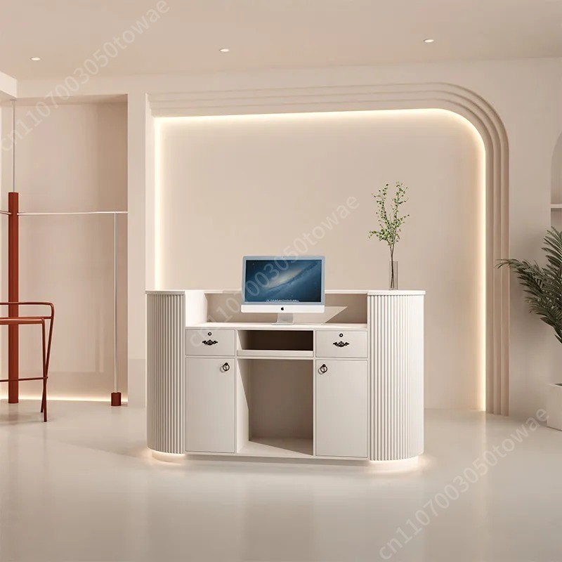 曲線状の縦型溝付き受付デスク（LEDアンビエントライト付き） - Desk Setup White のレビューと価格