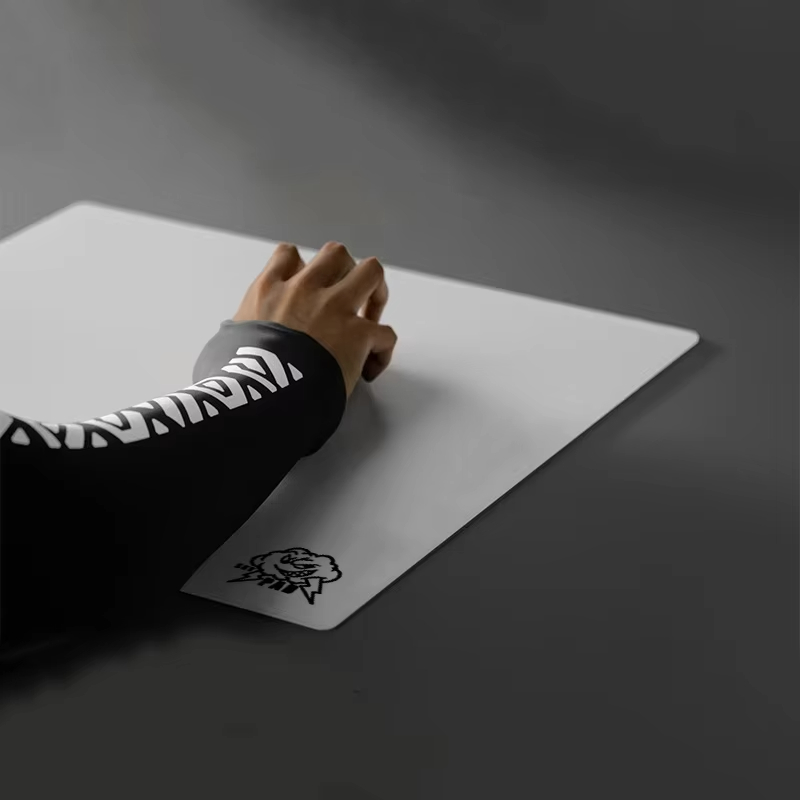 ガラスゲーミングマウスパッド Skypad SORA ブラッ - Desk Setup White のレビューと価格